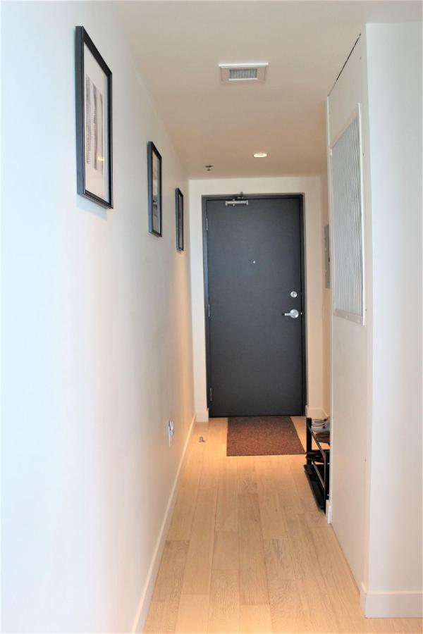 Luxury Skyline Condo In Downtown Free 24/7 Parking Вінніпег Екстер'єр фото