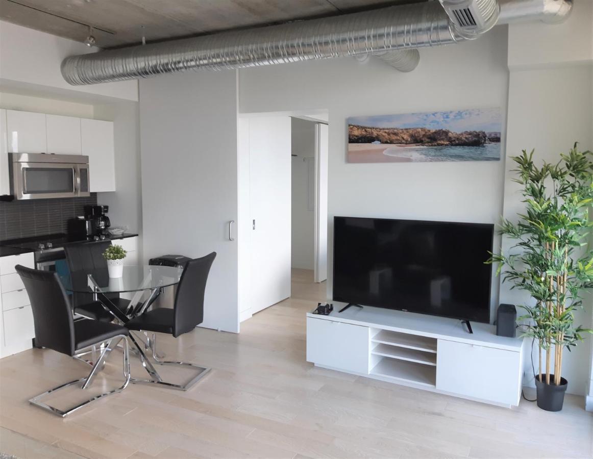Luxury Skyline Condo In Downtown Free 24/7 Parking Вінніпег Екстер'єр фото