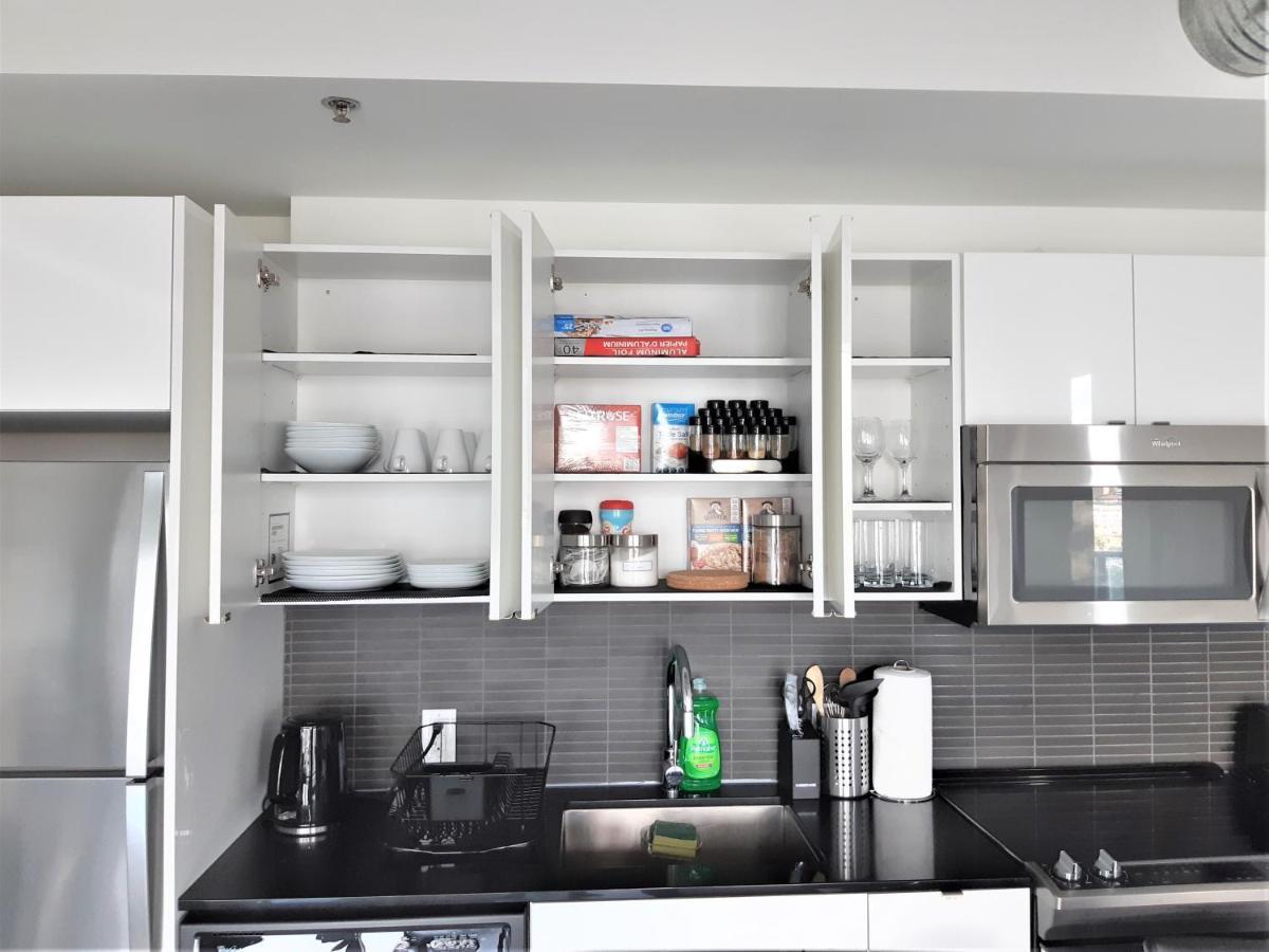 Luxury Skyline Condo In Downtown Free 24/7 Parking Вінніпег Екстер'єр фото