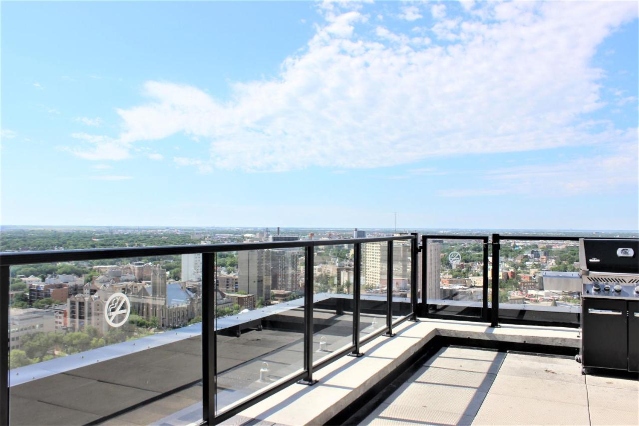 Luxury Skyline Condo In Downtown Free 24/7 Parking Вінніпег Екстер'єр фото