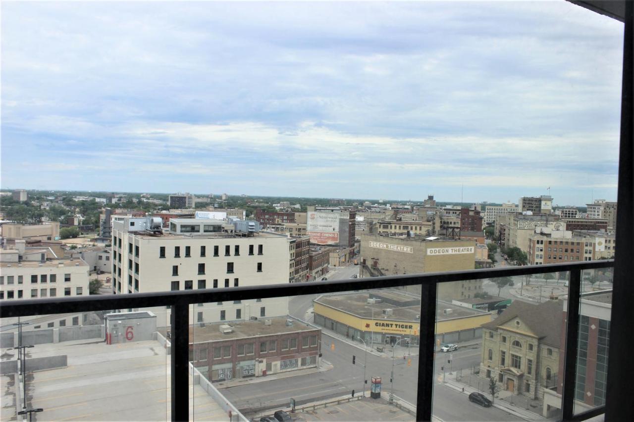 Luxury Skyline Condo In Downtown Free 24/7 Parking Вінніпег Екстер'єр фото